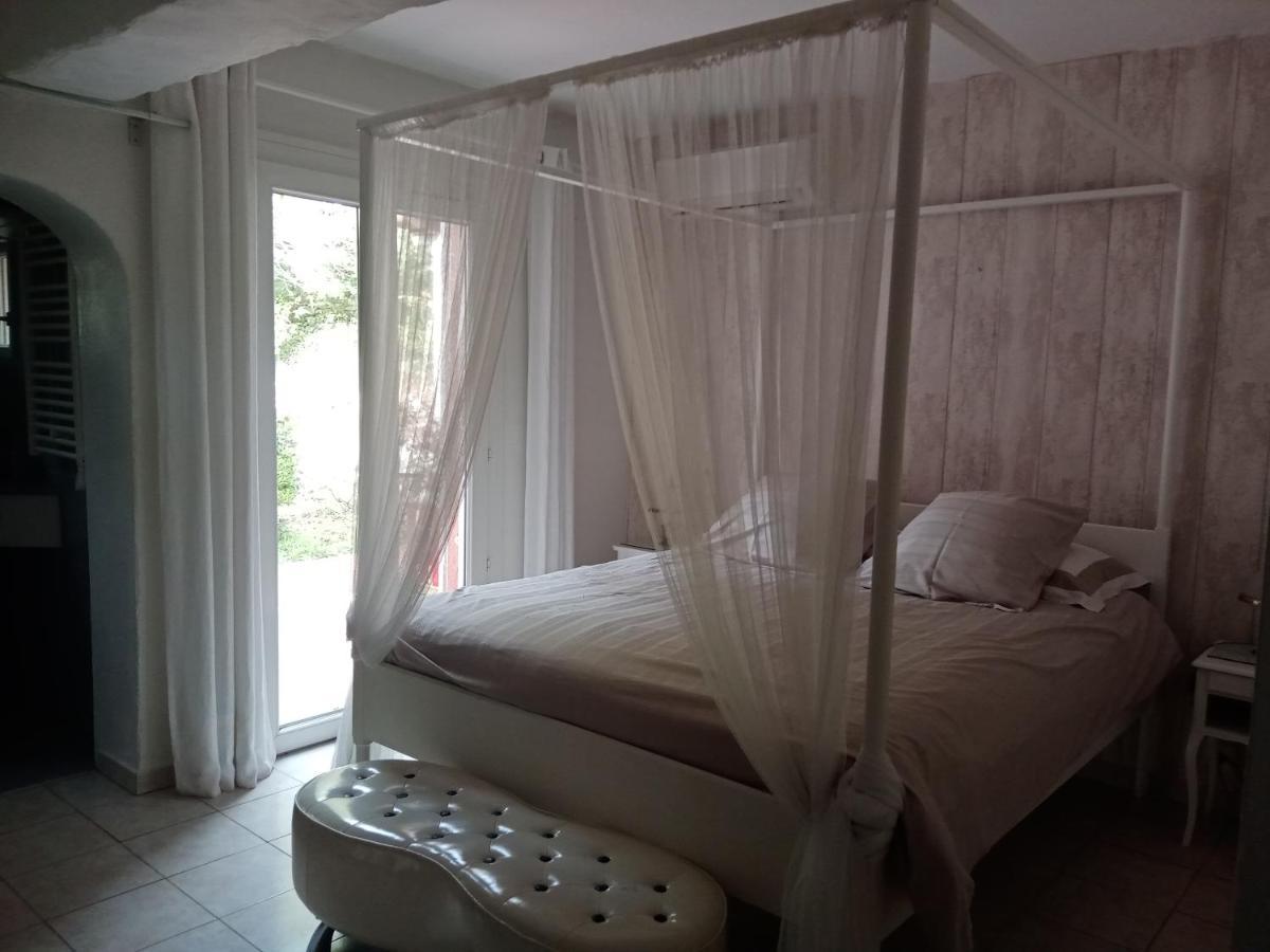 Au Mas Saint Pierre Hotel Pignans Kültér fotó